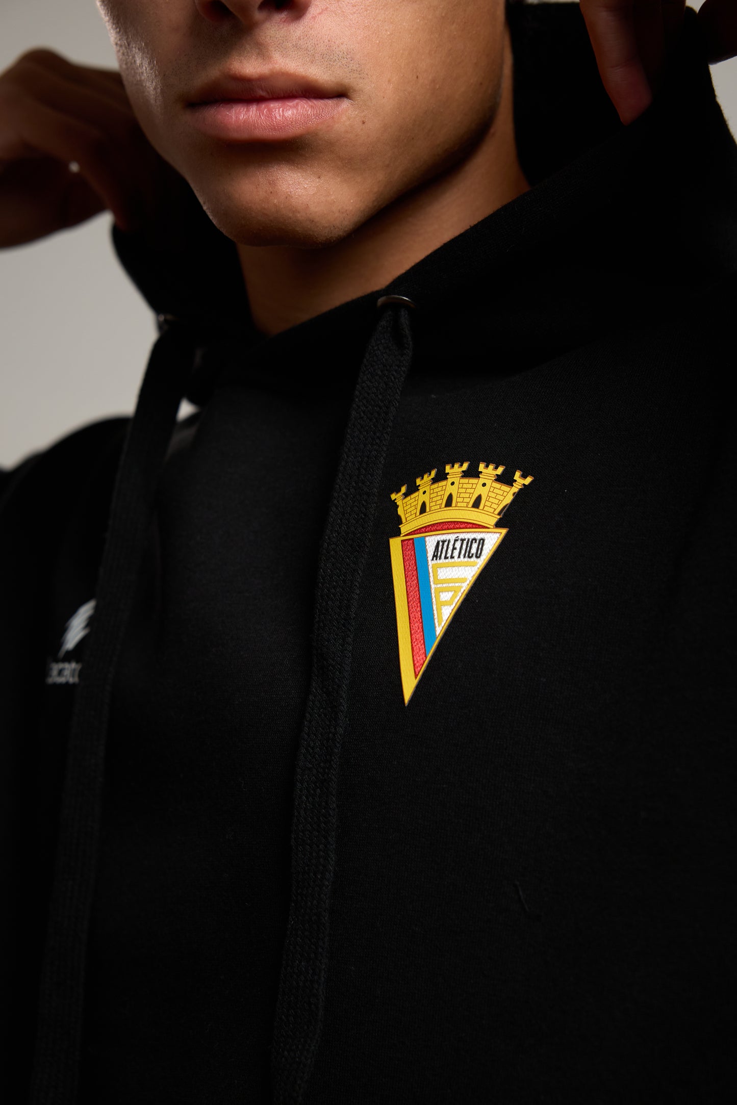 Sweatshirt Lacatoni c/ Capuz